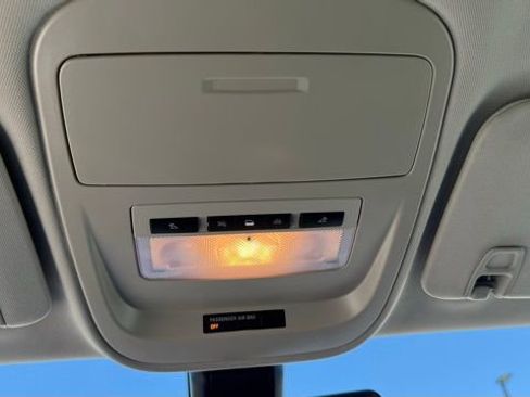 Used 2022 GMC Canyon AT4 image 24