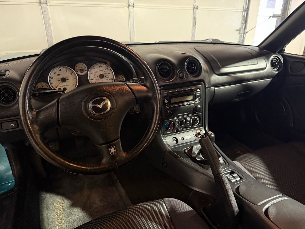 Used 2003 MAZDA MX-5 Miata RWD image 13