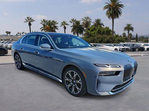 New 2025 BMW i7 eDrive50 w/ Premium Package image 3