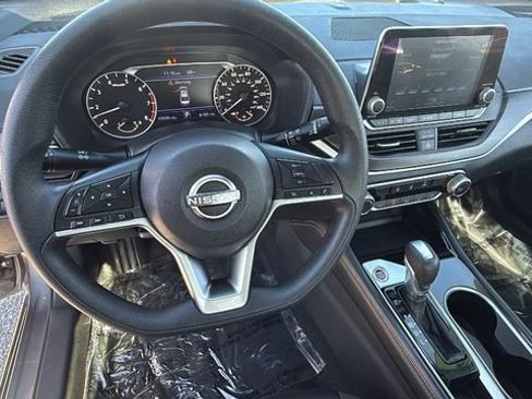 Used 2023 Nissan Altima 2.5 SV image 18