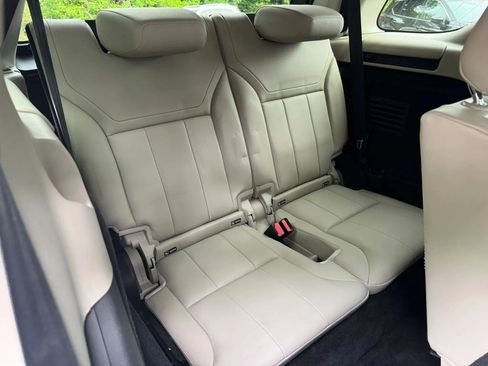Used 2018 Land Rover Discovery HSE AWD/4WD image 24