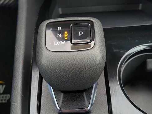 Used 2022 Nissan Rogue S image 21