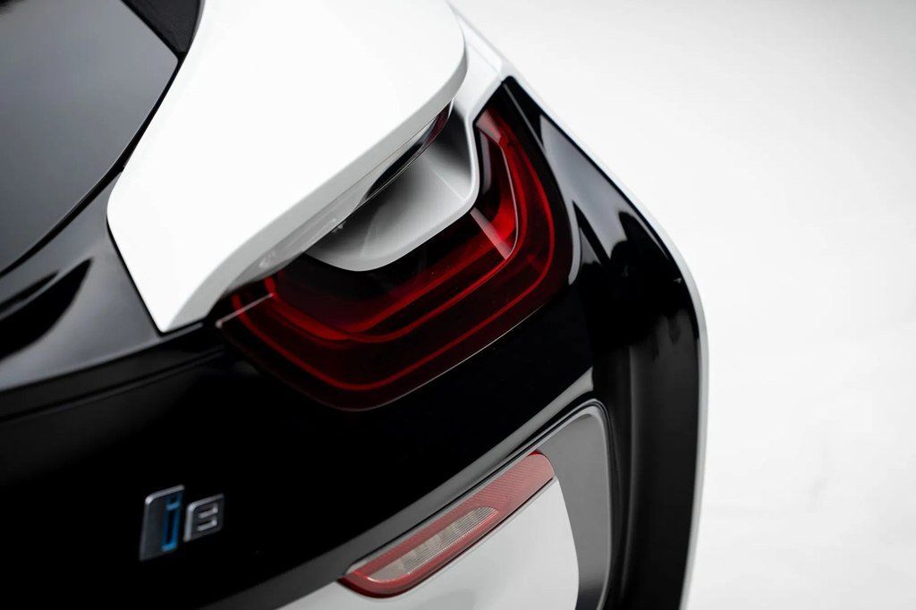 Used 2019 BMW i8 Roadster AWD/4WD image 29