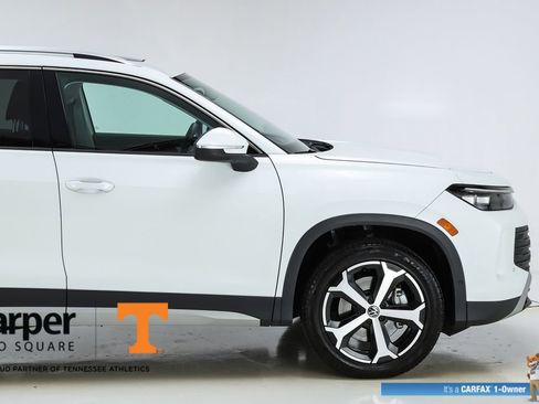 Used 2025 Volkswagen Tiguan SE w/ Panoramic Sunroof Package AWD/4WD image 51