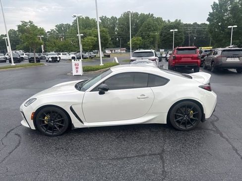 Used 2022 Toyota GR86 Premium RWD image 4