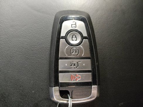 Used 2020 Ford Explorer XLT w/ Equipment Group 202A RWD image 32