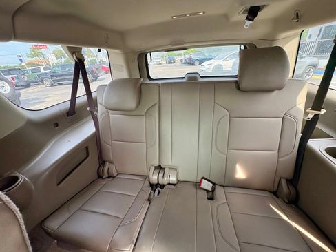 Used 2018 Chevrolet Suburban Premier RWD image 11