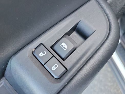 Used 2023 Jeep Grand Cherokee L Limited AWD/4WD image 17