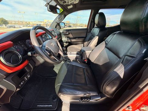 Used 2017 Toyota Tacoma TRD Off-Road image 13