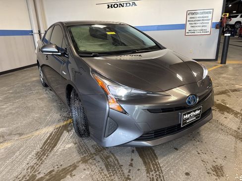 Used 2016 Toyota Prius Three image 3