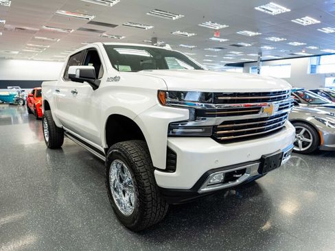 Used 2021 Chevrolet Silverado 1500 High Country w/ Technology Package image 3