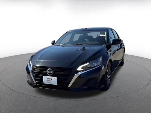 Used 2025 Nissan Altima 2.5 SV FWD image 7