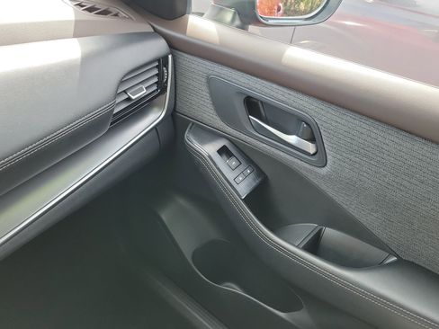 Used 2023 Nissan Rogue SV FWD image 29