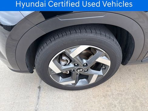 Certified 2025 Hyundai Venue SEL FWD image 18