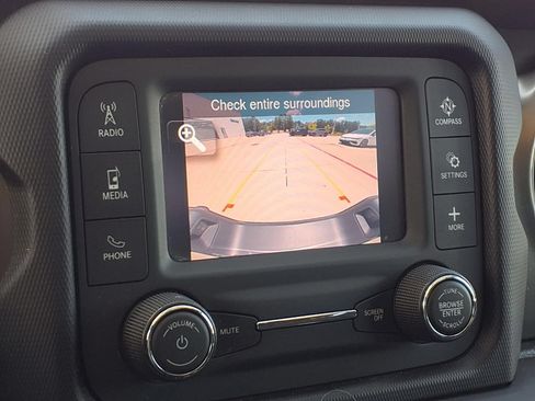 Used 2021 Jeep Gladiator Sport AWD/4WD image 24