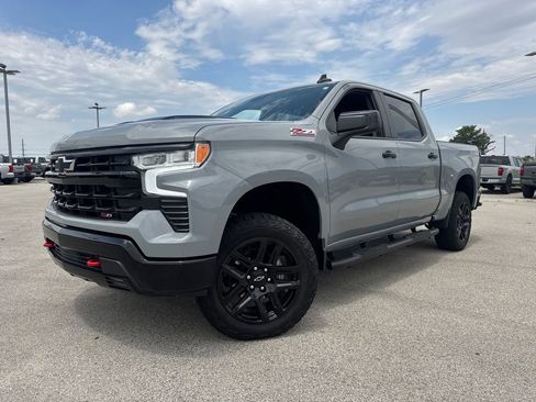 Used 2024 Chevrolet Silverado 1500 LT Trail Boss w/ Convenience Package II AWD/4WD image 1
