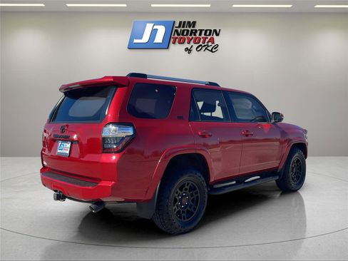 Used 2022 Toyota 4Runner SR5 Premium w/ Moonroof Package image 5