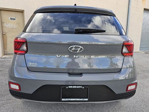 Used 2021 Hyundai Venue SE FWD image 6