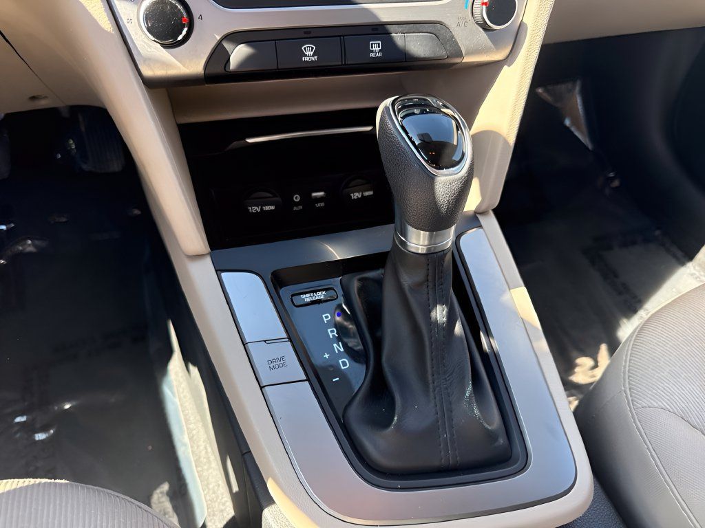 Used 2017 Hyundai Elantra SE FWD image 13
