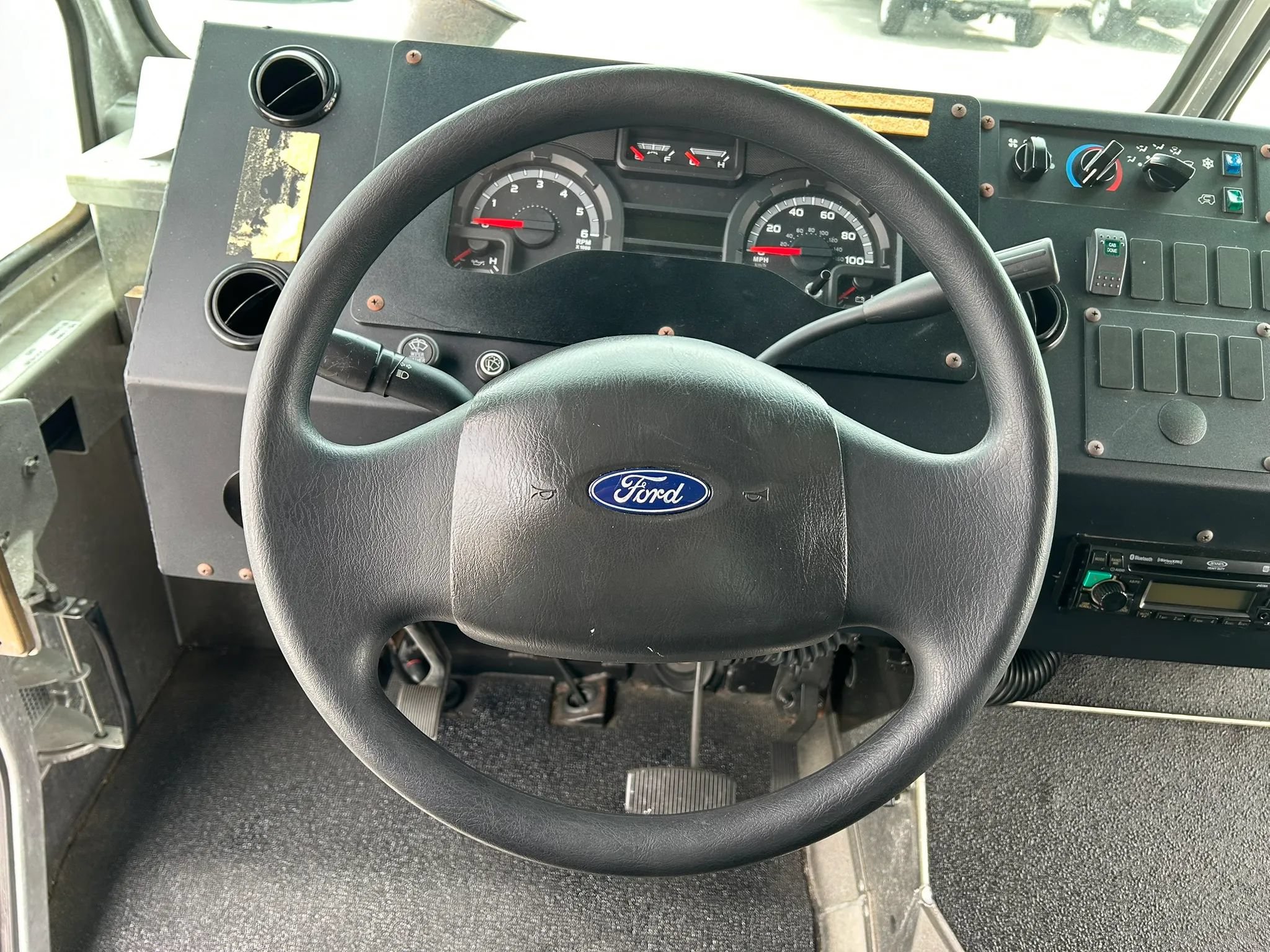 Used 2017 Ford E-350 and Econoline 350 Super Duty w/ A/C Prep Package RWD image 10