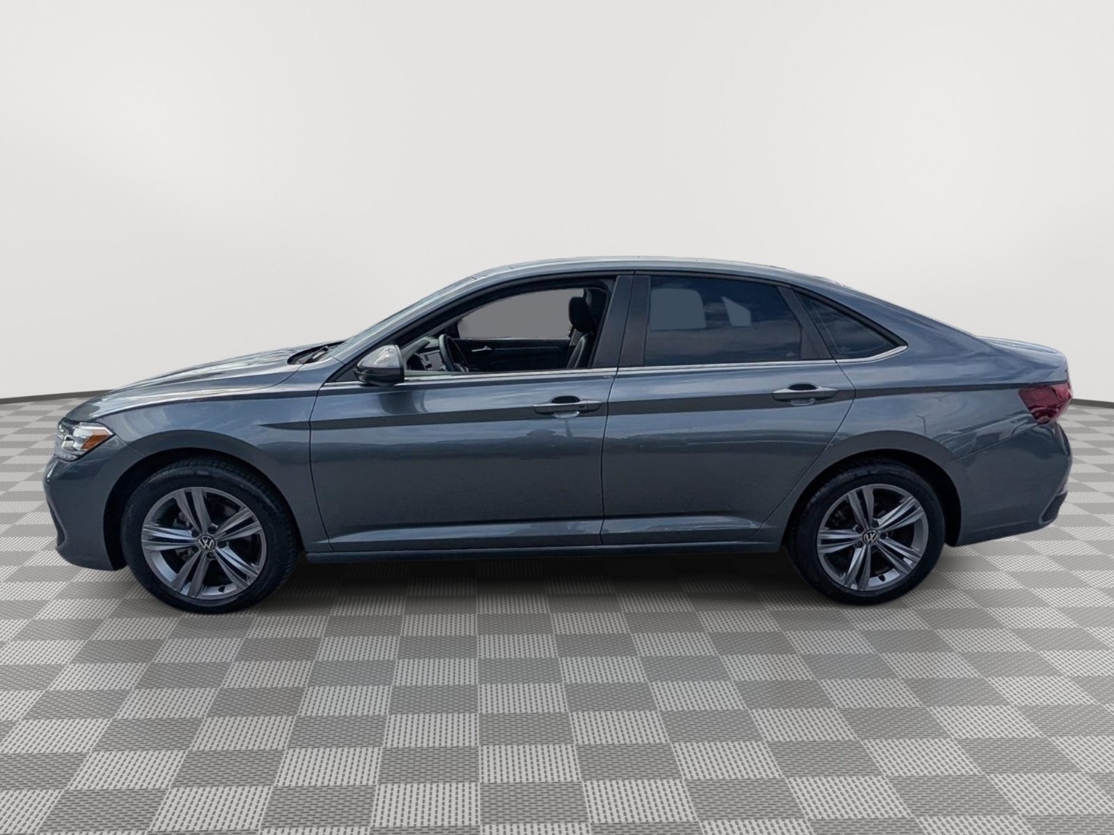 Used 2023 Volkswagen Jetta SE w/ Panoramic Sunroof Package FWD image 2