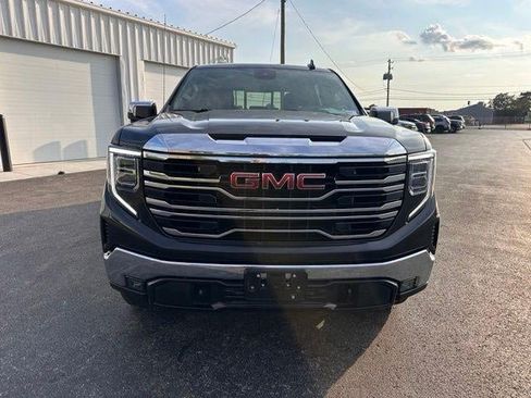 Used 2023 GMC Sierra 1500 SLT w/ SLT Premium Package AWD/4WD image 9