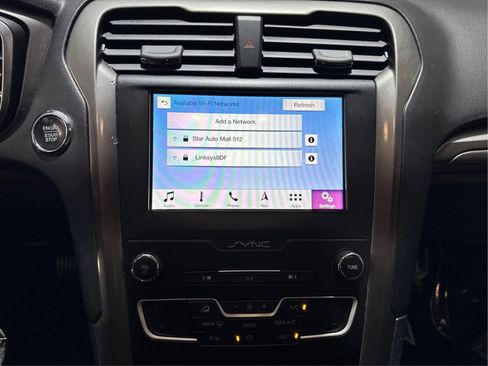 Used 2019 Ford Fusion SE FWD image 15