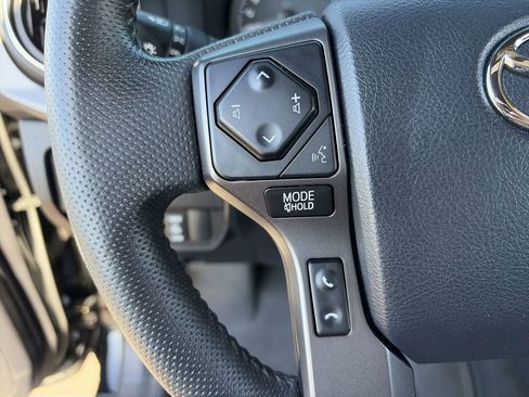 Used 2020 Toyota Tacoma TRD Off-Road w/ Technology Package AWD/4WD image 15