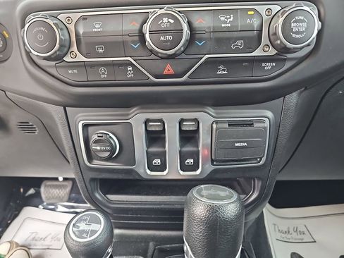 Used 2023 Jeep Wrangler Sport S image 33