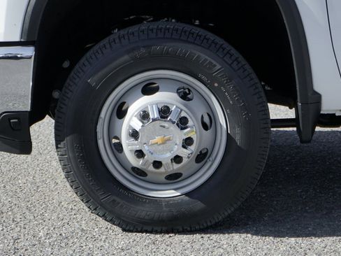 Used 2025 Chevrolet Silverado 3500 LT w/ Convenience Package image 40