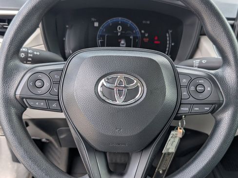 Used 2026 Toyota Corolla Cross L image 18
