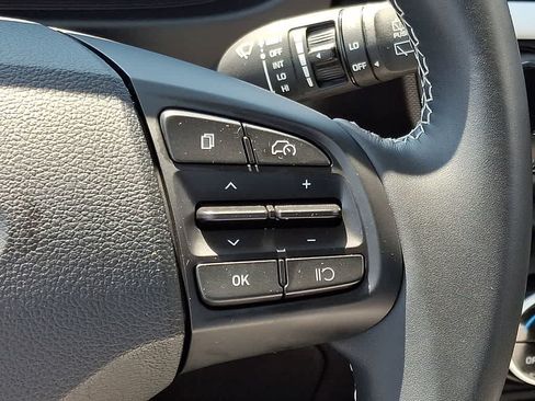 Certified 2025 Hyundai Venue Limited FWD image 20