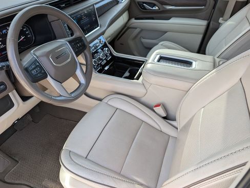 Used 2021 GMC Yukon XL Denali w/ Advanced Technology Package AWD/4WD image 14
