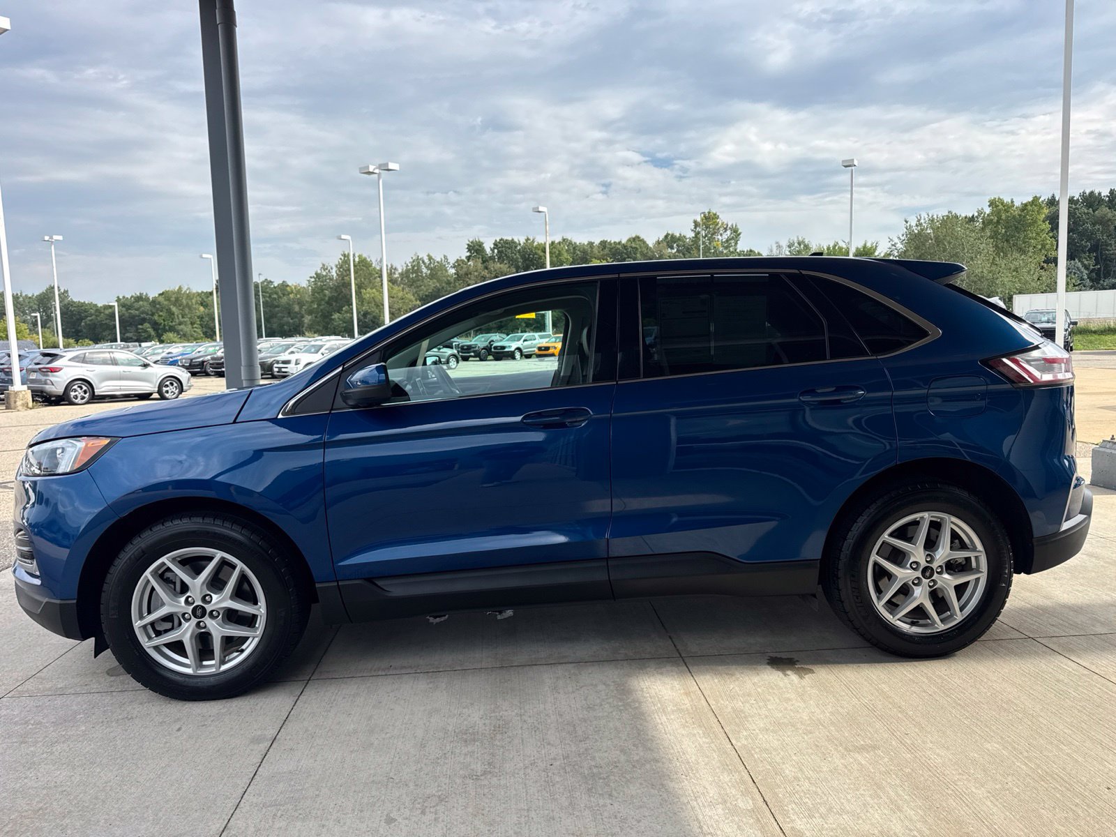 Certified 2024 Ford Edge SEL w/ Convenience Package AWD/4WD image 4