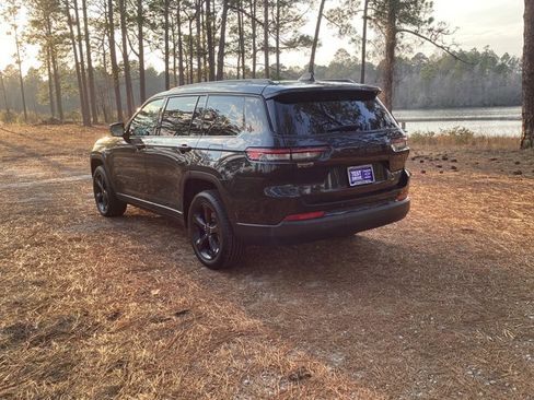 Used 2023 Jeep Grand Cherokee L Laredo image 3