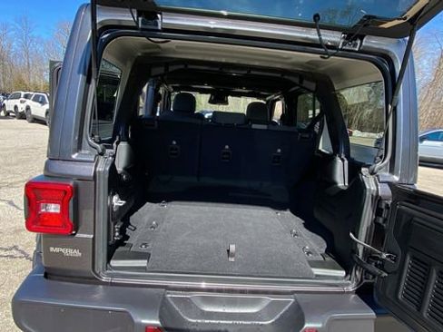 Used 2025 Jeep Wrangler Unlimited Sahara AWD/4WD image 31