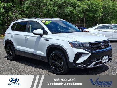 Used 2022 Volkswagen Taos SE w/ Panoramic Sunroof Package