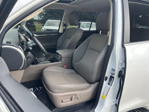 Used 2023 Lexus GX 460 Premium w/ Accessory Package AWD/4WD image 17