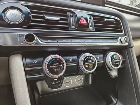 Used 2022 Genesis G70 2.0T image 23