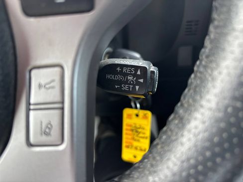 Used 2020 Toyota 4Runner SR5 AWD/4WD image 40