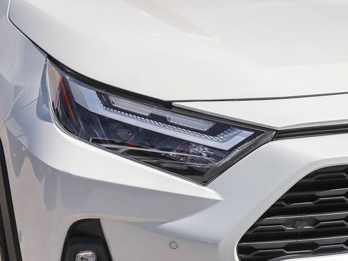 Certified 2022 Toyota RAV4 XLE Premium AWD/4WD image 4