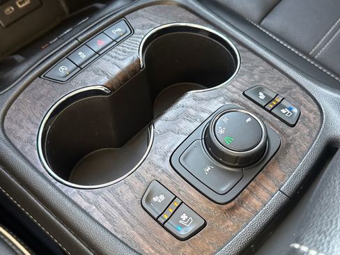 Used 2021 GMC Acadia Denali w/ Denali Technology Package FWD image 29