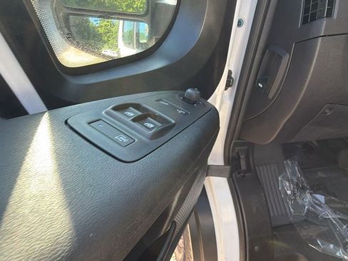 Used 2024 RAM ProMaster 2500 w/ Convenience Group FWD image 17