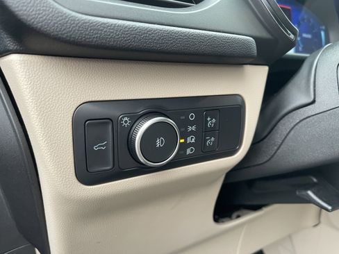 Used 2022 Ford Escape Titanium w/ Class II Trailer Tow Package image 17