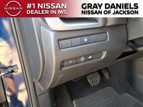 Used 2024 Nissan Rogue SV AWD/4WD image 13