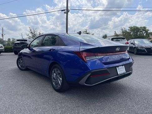 Used 2025 Hyundai Elantra Hybrid FWD image 5