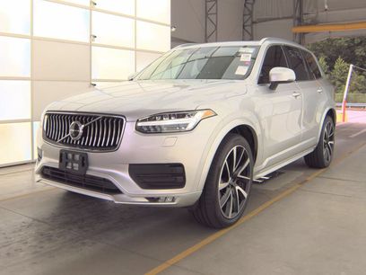 Used 2021 Volvo XC90 T6 Momentum w/ Advanced Package