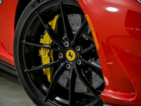 Used 2018 Ferrari 812 Superfast RWD image 3