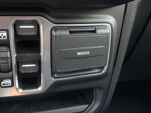 New 2025 Jeep Gladiator Sport image 30