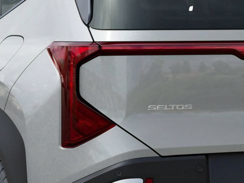 Used 2027 Kia Seltos LX AWD/4WD image 11